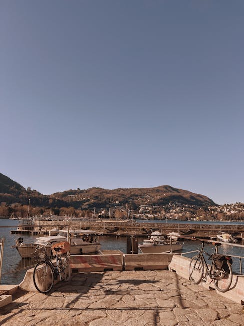 Como sunset lakeview promenade people sitting