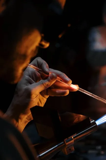 Glasblas-Demonstration in einer Werkstatt in Bellagio, Nahaufnahme