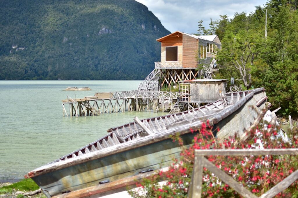 Architecture paysag re volution des Lac-come travel tourism landmark