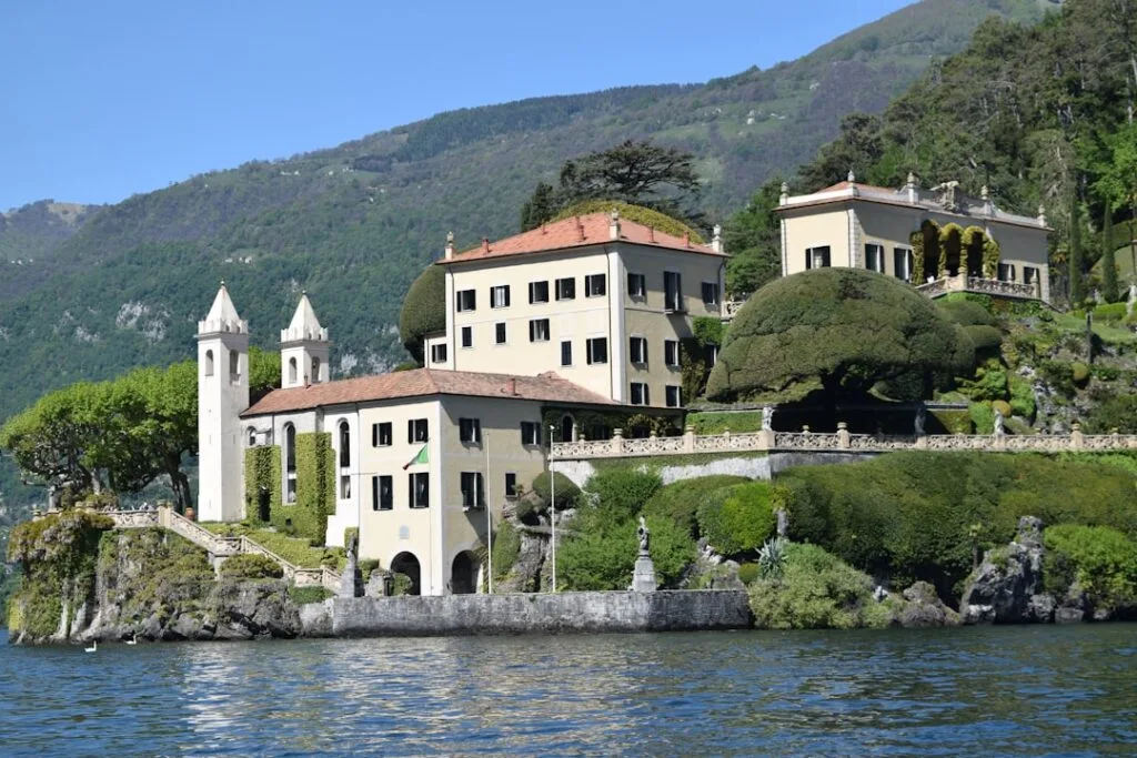 Villa historique et jardins en terrasse sur les rives du Lac de Côme