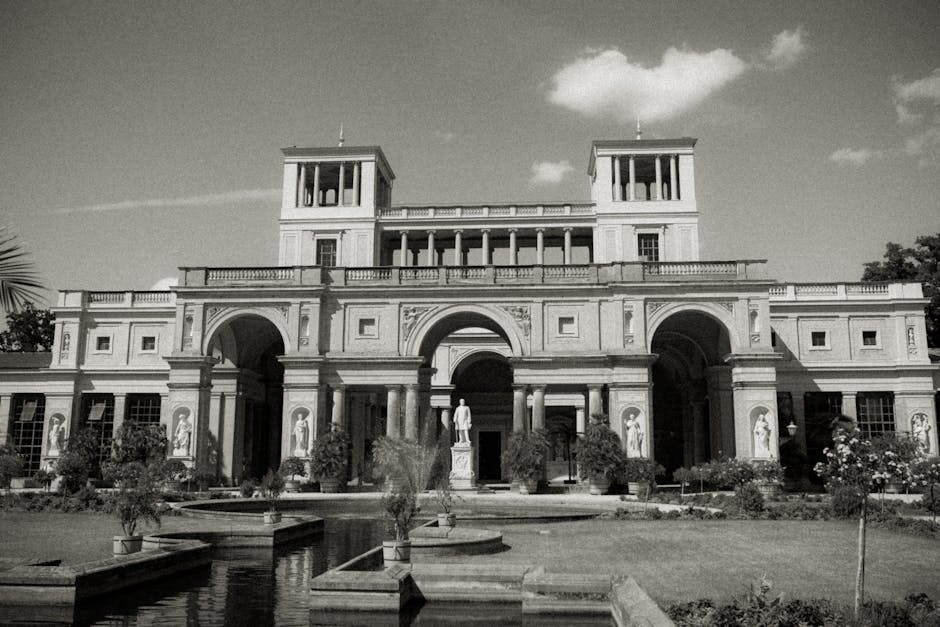 neoclassical villa facade columns Villa Carlotta