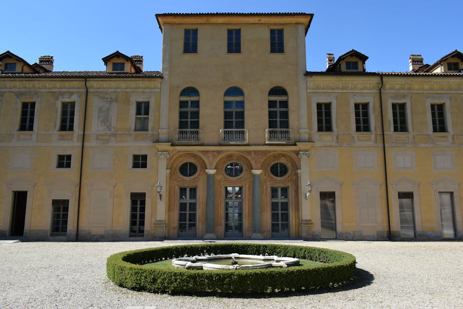 Top 10 villas historiques visiter Lac-come travel tourism landmark