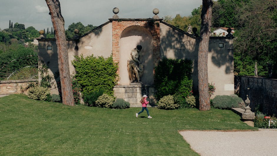 Villa Carlotta botanical garden statue path