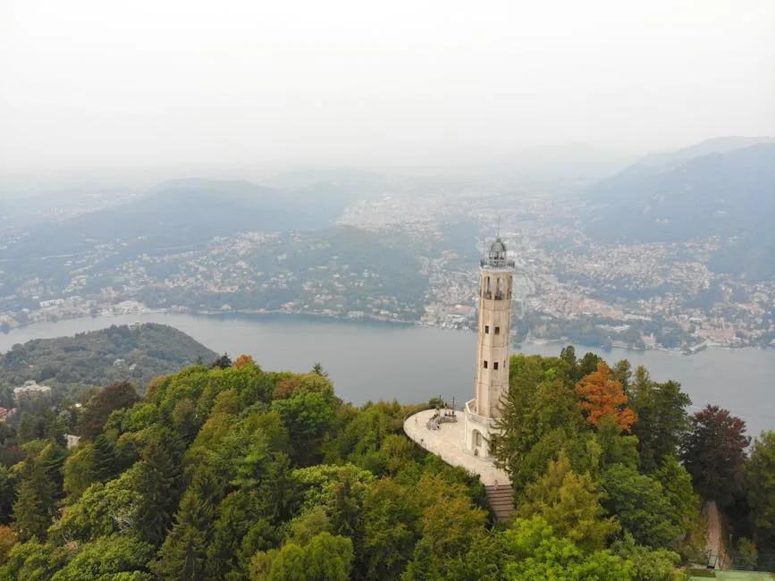 Faro Voltiano auf den Höhen thronend, Blick auf den Comer See